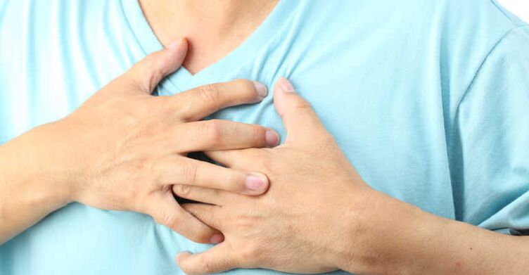 L'osteocondrosi toracica si manifesta spesso come dolore nella zona del cuore