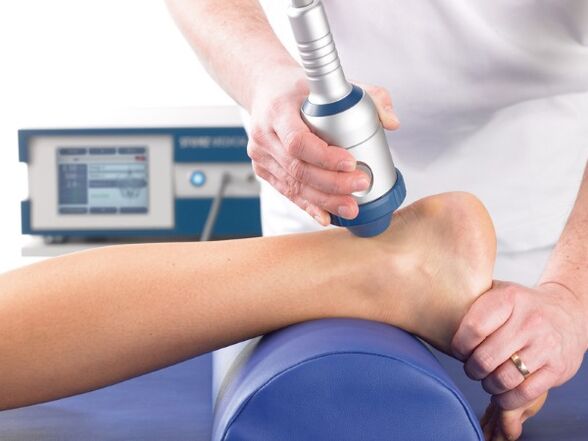La fisioterapia può aiutare ad alleviare il dolore alle articolazioni delle gambe dopo un infortunio.